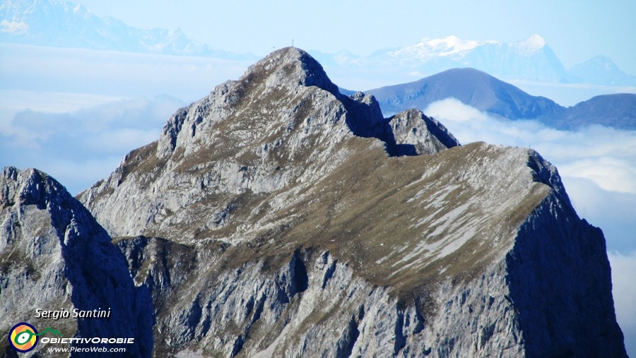 55 Corna Piana con dietro le Alpi.JPG